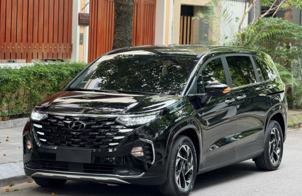 HYUNDAI CUSTIN 2.0 CAO CẤP NEW 2024